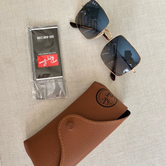 Ray-Ban Square 1971 Classic Sunglasses with Brown Case - Picture 2 of 3